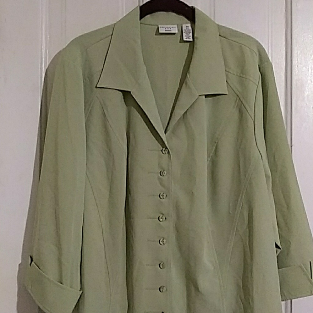 Wimens button up top